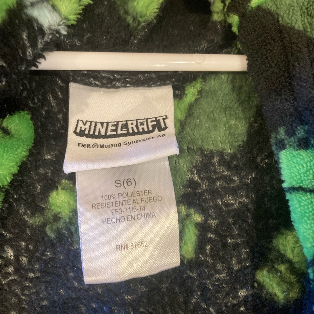 Minecraft robe size 6